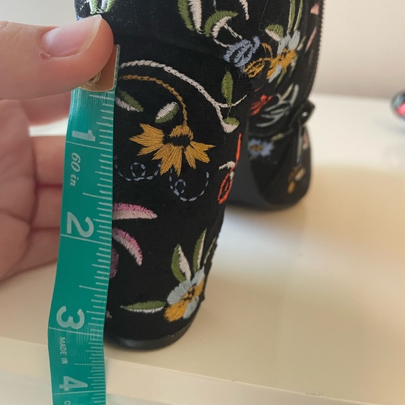 Multicolor floral embroidered black heeled booties size 7 - Picture 6 of 6